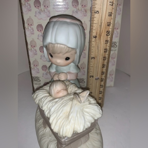 Precious Moments A Monarch is Born Figurine 1984 Rare Special Edition figurine - Picture 6 of 11